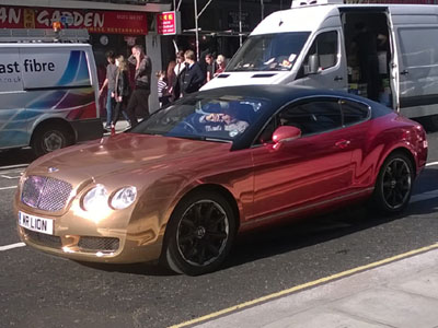 H χρυσή Bentley…