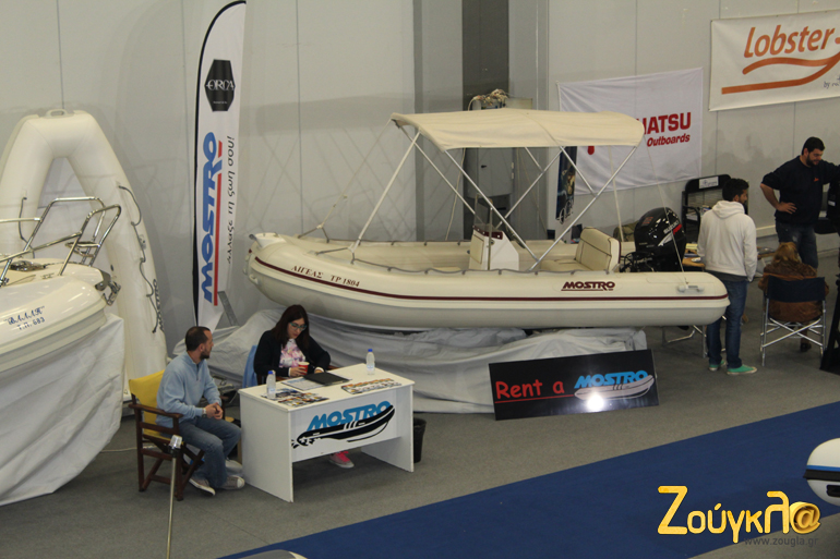 Η Mostro είναι στην έκθεση και δίνει πληροφορίες όχι μόνο για αγορά σκαφών αλλά και ενοικιάσεων. Για παράδειγμα ένα σκάφος 6.5 μέτρων ξεκινά από 350 ευρώ την ημέρα...