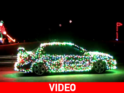 Τοποθέτησε χιλιάδες λαμπάκια στο αυτοκίνητό του… Τοποθέτησε χιλιάδες λαμπάκια στο αυτοκίνητό του…