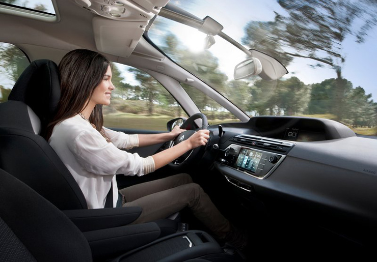 Το εμπρός εντυπωσιακό παρ μπριζ που μεγαλώνει ανάλογα με την διάθεση του οδηγού...