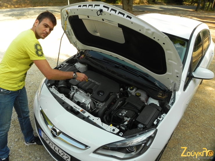 Ο Λουκάς Παπαλάμπρος επί το έργον... 