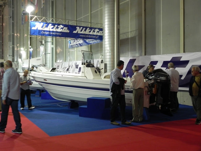 Μπαίνεις στην έκθεση και βλέπεις αυτή την εικόνα...