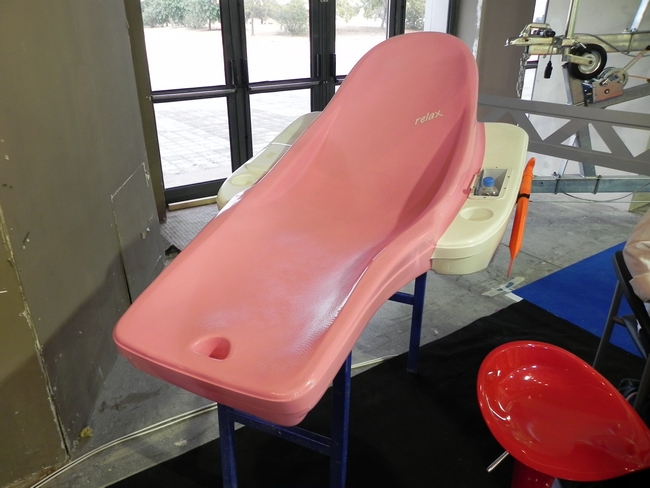 Αξεσουάρ για φανατικούς λουόμενους. Το ρίχνεις στη θάλασσα, έχεις κουπί για παν.. ενδεχόμενο και βάζεις και σε ειδική θήκη τον καφέ σου!!!! Ελληνική πατέντα...