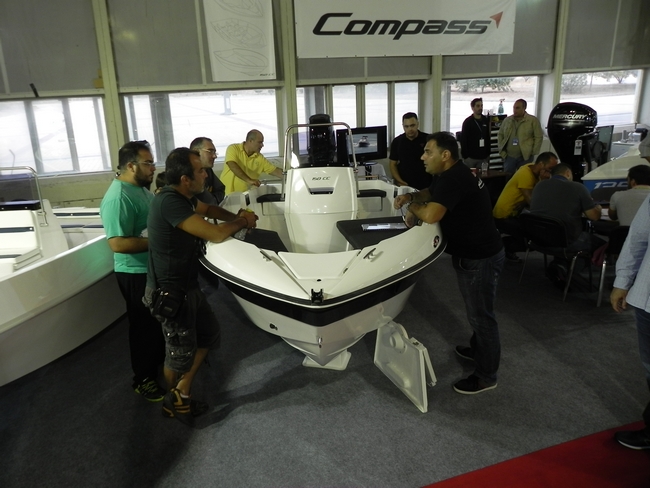 Το συγκεκριμένο σκάφος είναι ένα από αυτά που τραβάνε πολύ κόσμο...