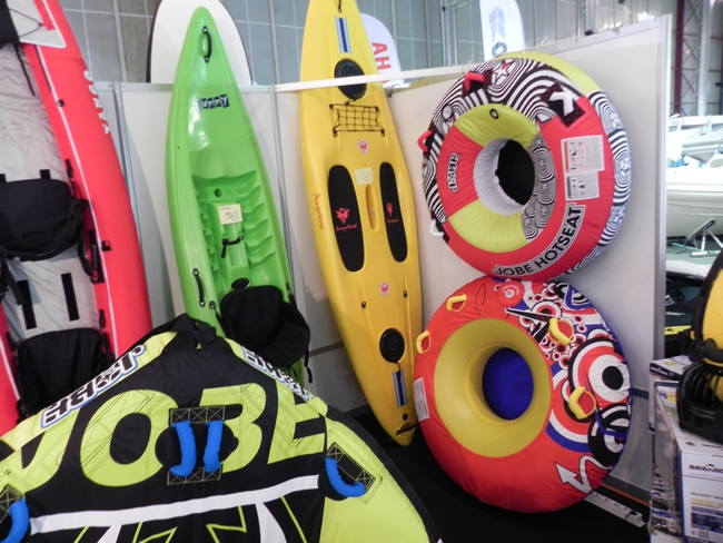 Πολλά αξεσουάρ για παιχνίδια θαλάσσης