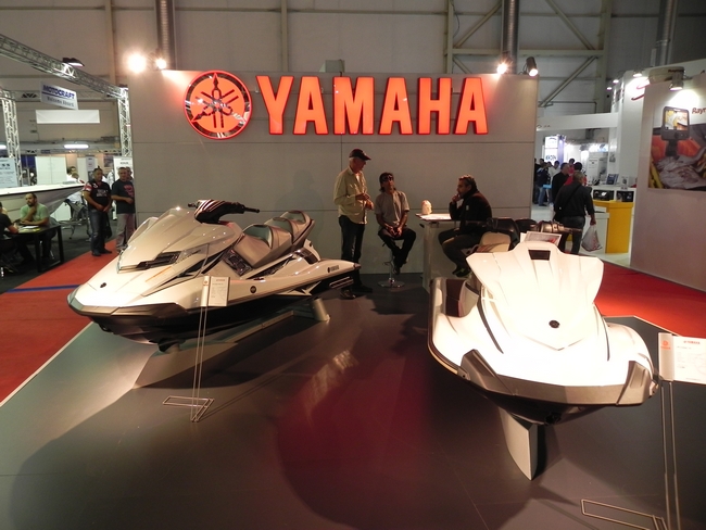 Τα νέα Jet Ski της Yamaha που θα έρθουν τον Μάρτιο του 2015. Εφοδιάζονται με φρένο και φέρουν τη νέα εξελιγμένη γάστρα NanoXcel 2... Περισσότερες λεπτομέρειες εντός νερού...