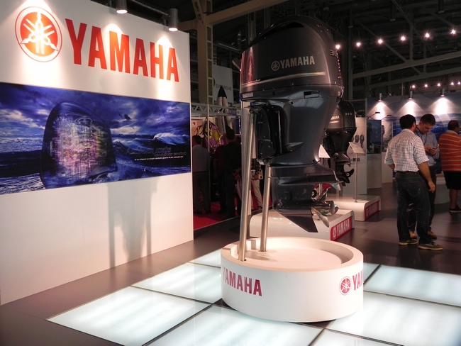 Απλά εντυπωσιακό μοτέρ... Ωραίο και το αξεσουάρ που γύριζε τον κινητήρα και τον έβλεπες από όποια πλευρά ήθελες...