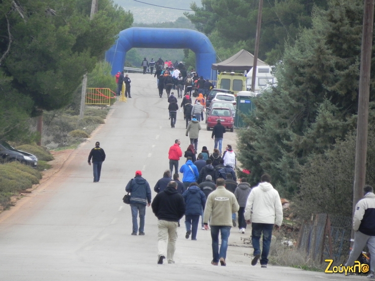 Παρά το τσουχτερό κρύο οι θεατές ήταν εκεί..