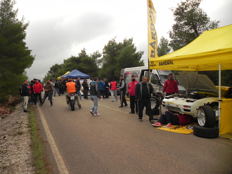 Συνέχεια κόσμος στο περίπτερο που βρισκόταν ο Βούλγαρος...