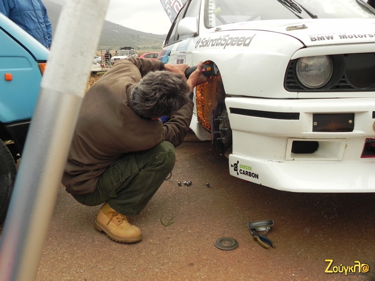 Τελευταίες εργασίσες πριν από τον αγώνα...