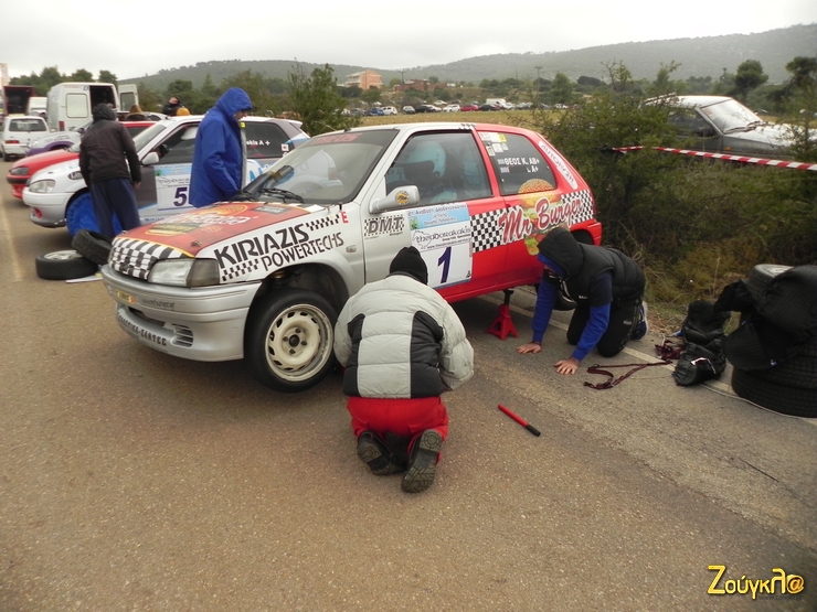 Λέτε από εκεί κάτω να έχει τίποτα;