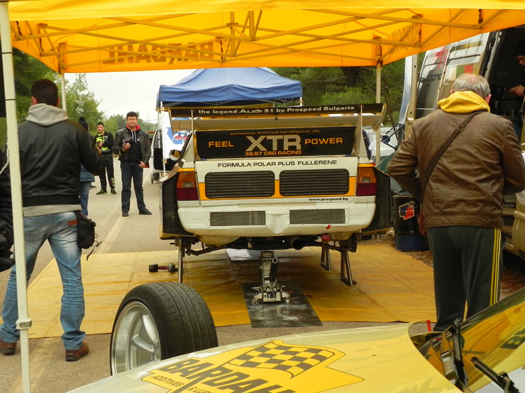 Τέτοια οπίσθια βλέπεις και αισθάνεσαι κάπως...