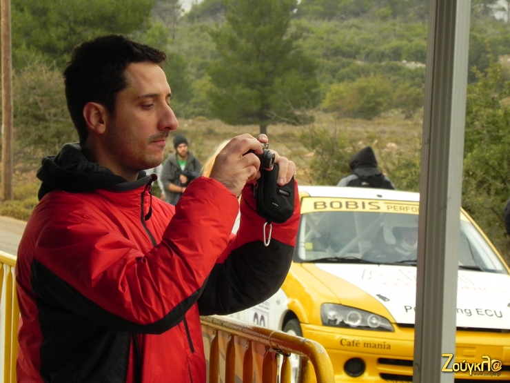 Ο mr Γραφείο Τύπου του αγώνα...