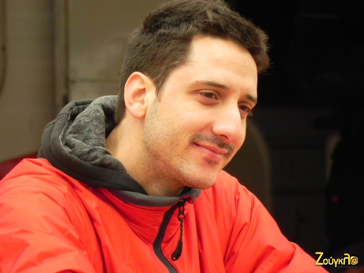 Αξίζουν συγχαρητήρια στον Νώντα Δουζίνα γιατί προσπάθησε και πέτυχε σημαντική προβολή του αγώνα με την δουλειά του...