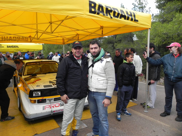 Εννοείται πως έβγαλε φωτογραφία με τον Βούλγαρο οδηγό και ο υπογράφων!!!