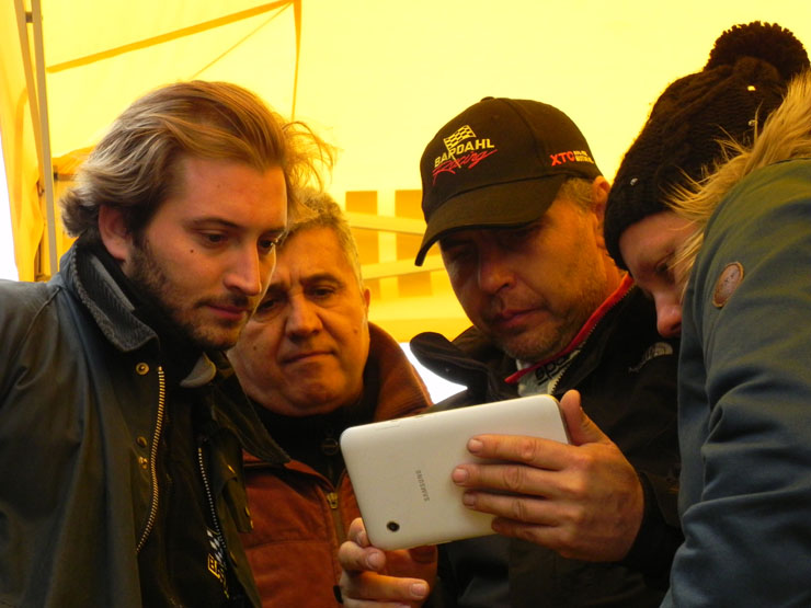 Μελέτη του πρώτου σκέλους με τον Δημήτρη και Βασίλη Κύρκο (μέση)