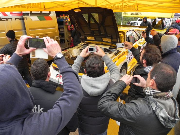 Με το που άνοιξε το καπό νόμιζες πως ήρθε ο Πρωθυπουργός!!!