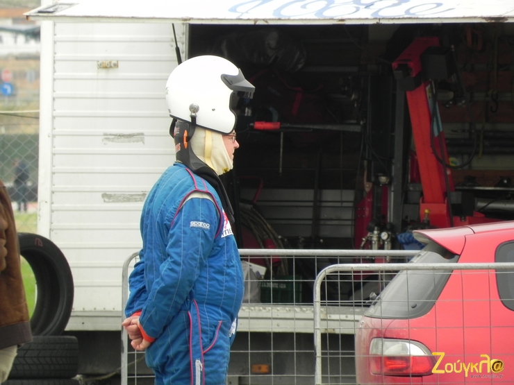 Περισσότερο για καμουφλάζ μου κάνει....