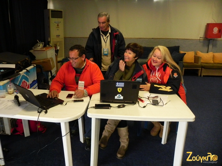 Εργασία με χαμόγελο από τα στελέχη της οργάνωσης...