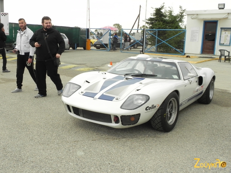 Και να θες να μην το κοιτάξεις δεν γίνεται....