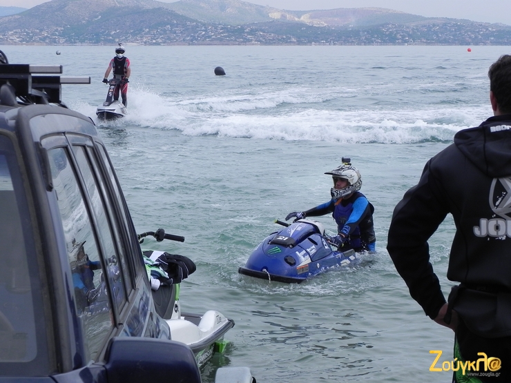 Η κάμερα στο κράνος είναι βασικό αξεσουάρ...