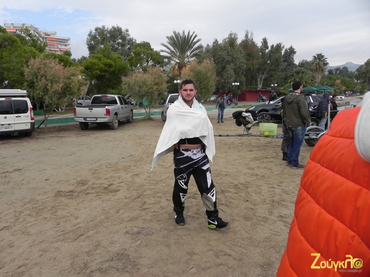 Ο Ιάκωβος Μαρκεσίνης κρύωσε και έβαλε πετσετούλα;