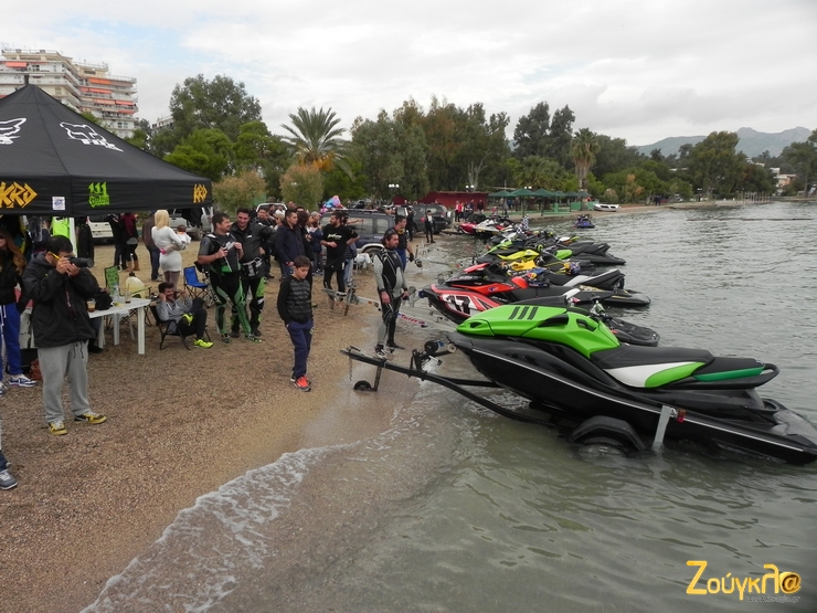 Πάρτι έκαναν... τα Jet Ski το Σαββατοκύριακο στο Μεγάλο Πεύκο