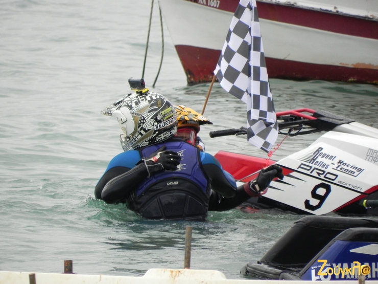 Τα συγχαρητήρια στον νικητή...