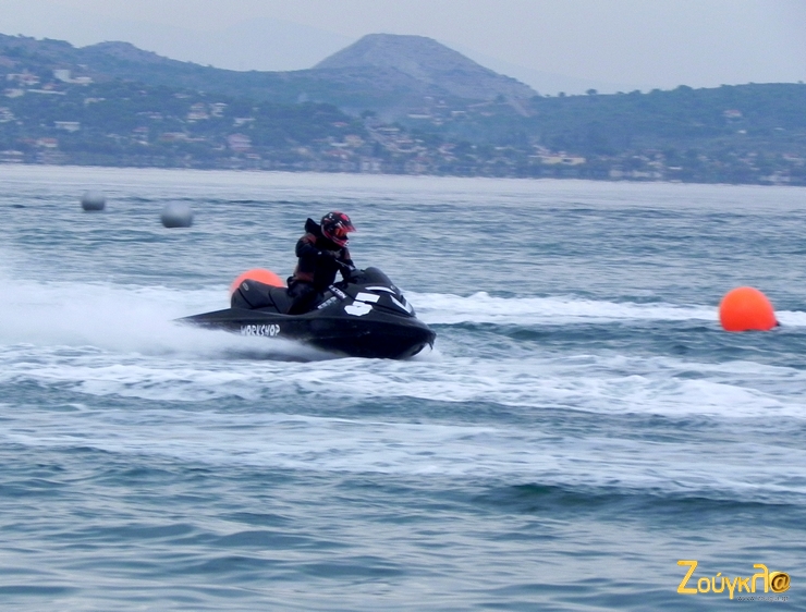Για να οδηγήσεις ένα τόσο δυνατό Jet Ski στο όριο πρέπει να έχεις πολύ καλή φυσική κατάσταση...