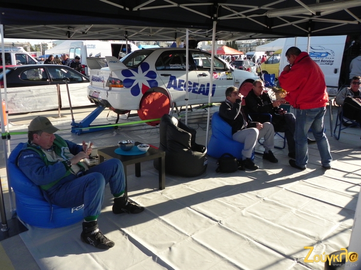 Αριστερά ο Μουζάκης και δεξιά οι Χατζητσοπάνης με τον Πετρόπουλο