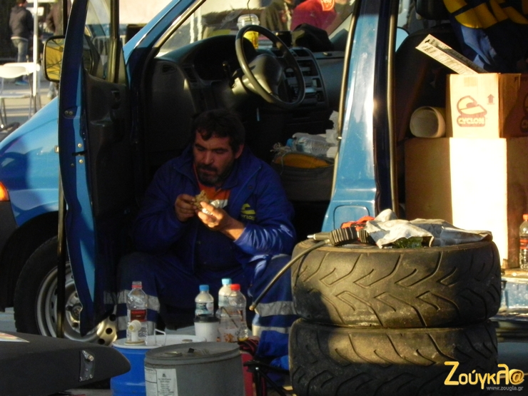 Ώρα ξεκούρασης και φαγητού...