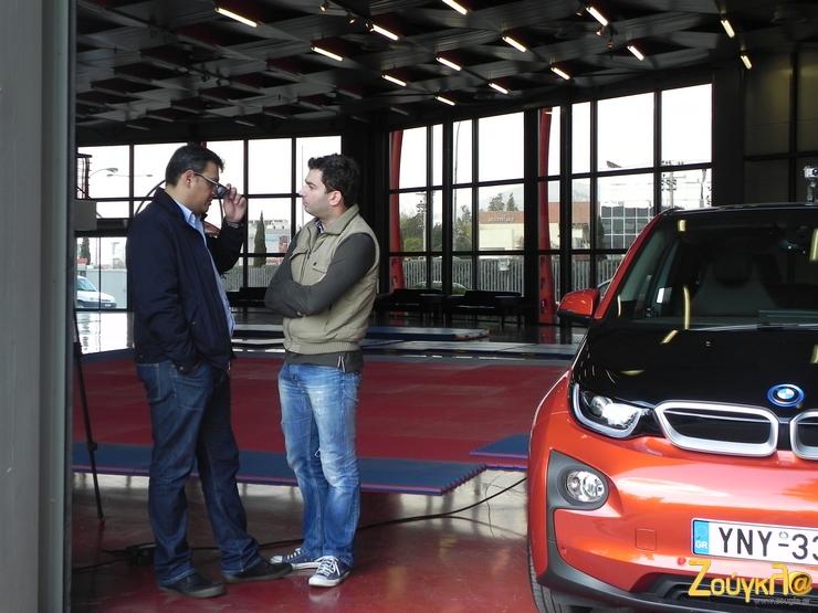 Μαζί με τον Κωνσταντίνο Αντζά λίγο πριν φύγουμε για γύρισμα από τα γραφεία του zougla.gr...