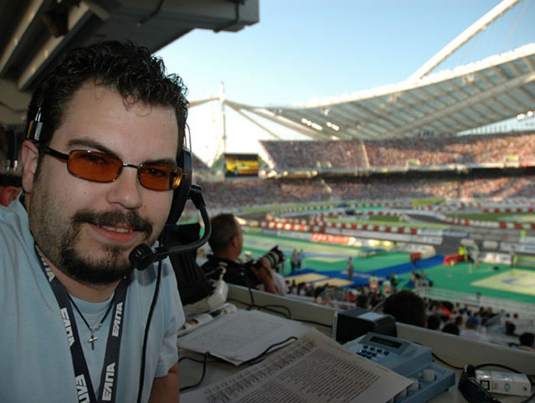 Στάθης Πετρόπουλος: Γράφει για αγώνες από τότε που οι αθλητικές εφημερίδες πουλούσαν σαν τρελές! Ασχολείται με αγώνες από τότε που ξεκίνησε την δημοσιογραφία ενώ είναι και συμπαρουσιαστής της εκπομπής 'Πάνω από τα Όρια'. Ξεχνιέται μόνο όταν είναι η ώρα του φαγητού! 