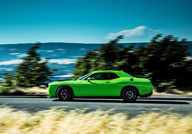 Το Dodge Challenger όπως φαίνεται από το πλάι...