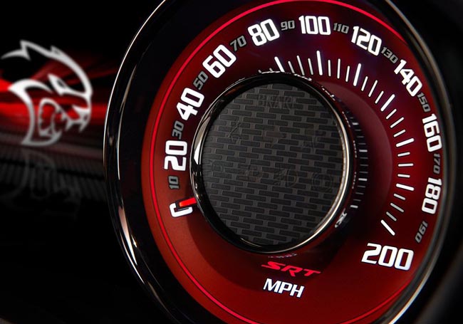 Κοντέρ που δείχνει τα 200 μίλια (320 χλμ./ώρα)...