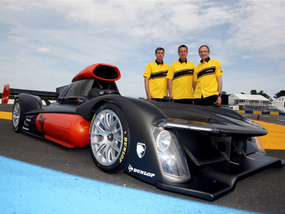 H Dunlop εξελίσσει ελαστικά για αγωνιστικά ηλεκτρικά οχήματα