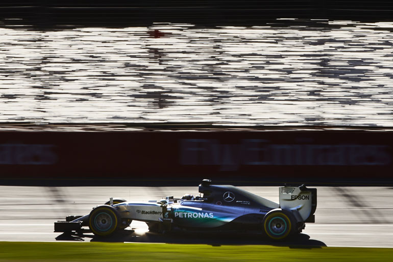 H Mercedes έδειξε πως δεν.. παίζεται με το καλημέρα