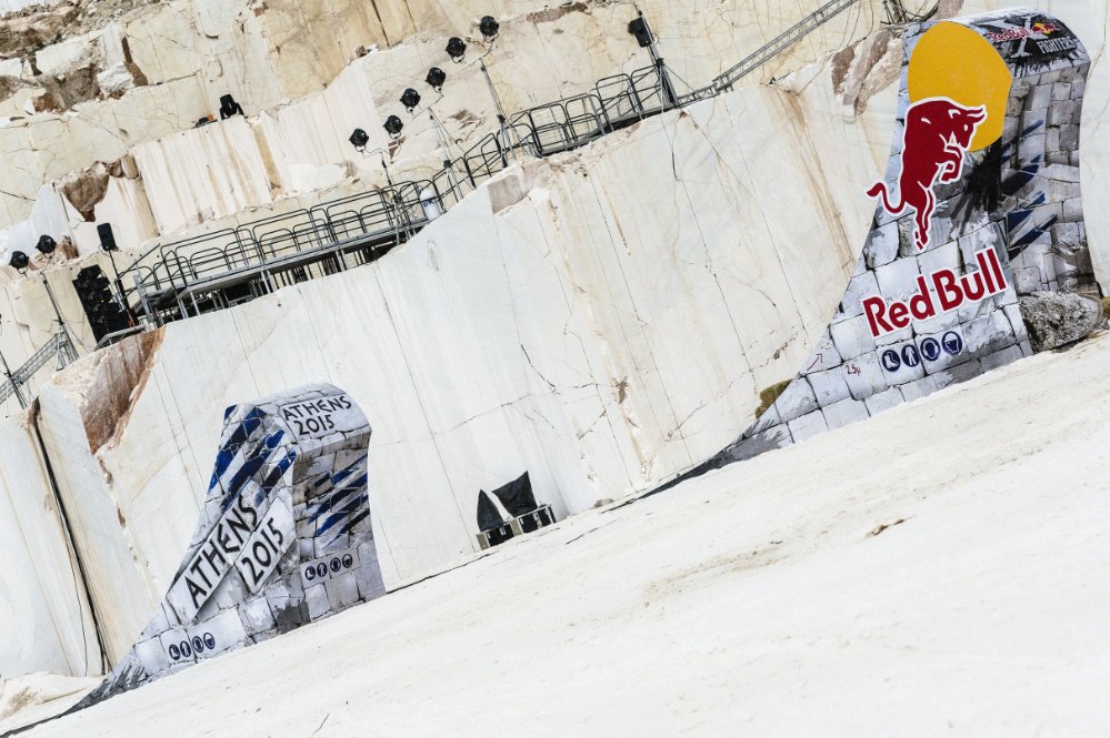 Τα ελληνικά χρώματα θα ταξιδέψουν αύριο σε ολόκληρο τον πλανήτη εξαιτίας της υπερπροσπάθειας ανθρώπων με όραμα γι' αυτό που κάνουν!!!