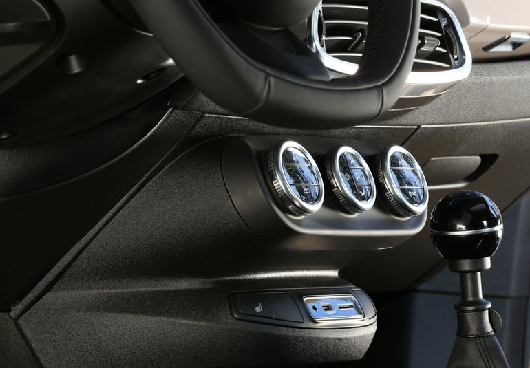 Θύρες USB, AUX ακόμα και για κάρτες SD...