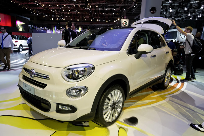 Ένα μικρό crossover που θα πολυσυζητηθεί και είναι σίγουρο ότι θα φέρει χιλιάδες πωλήσεις. Ο λόγος για το νέο Fiat 500X που θα έχει μήκος 4.25 μέτρα, εφοδιάζεται με κινητήρα 1.4 λίτρων και αποδίδει 140 ίππους. Δεν θα αργήσει να κυκλοφορήσει στους δρόμους ενώ η τιμή του υπολογίζεται κοντά στα 18.000 ευρώ...