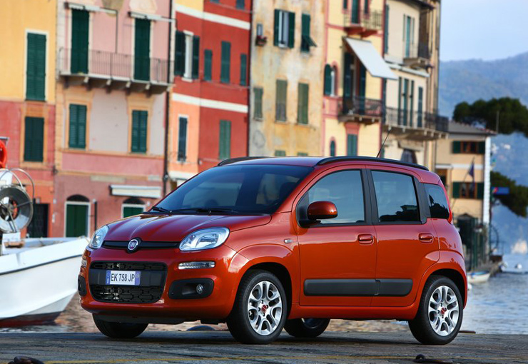 Στα μικρά το Fiat Panda έδειξε πως δεν έχει αντίπαλο. Έκλεισε τη χρονιά με 1.898 πωλήσεις όταν το δεύτερο Fiat 500 απέκτησαν 1.162 νέοι πελάτες. Το βάθρο συμπλήρωσε το Toyota Aygo...