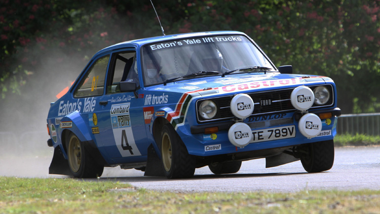 Πως θα συνοδηγήσετε με τον «Ιαβέρη» και μέσα σε ένα Ford Escort MKII…