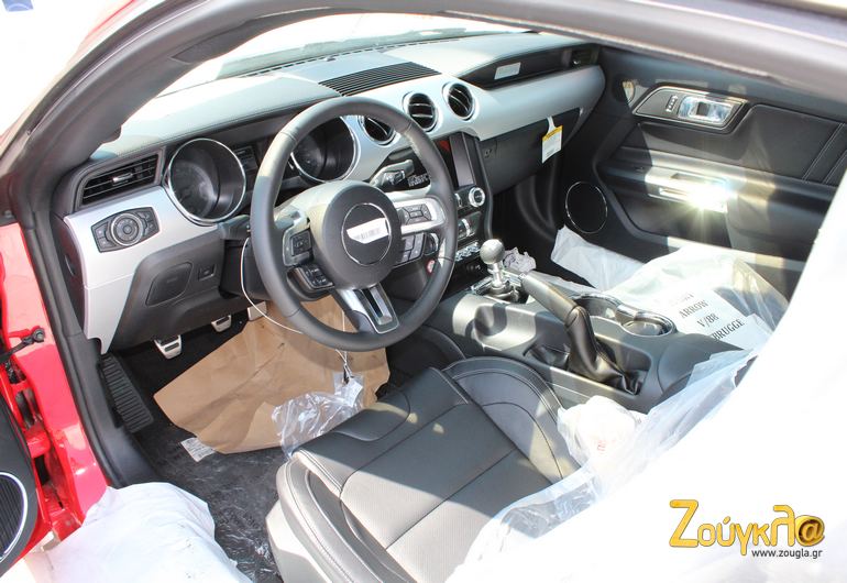 Το εσωτερικό του Ford Mustang πριν περάσει... την προετοιμασία για να παραδοθεί στον τυχερό πελάτη!!!