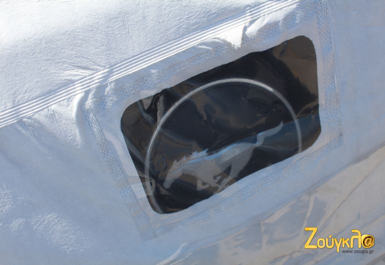 Κρυφοκοιτάς κάτω από την κουκούλα και βλέπεις το άλογο που καλπάζει... Ε, δεν αρρωσταίνεις;