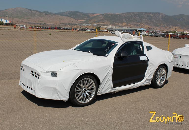 Το να βγάλεις την κουκούλα χρειάζεται χρόνος και απαιτείται προσοχή...