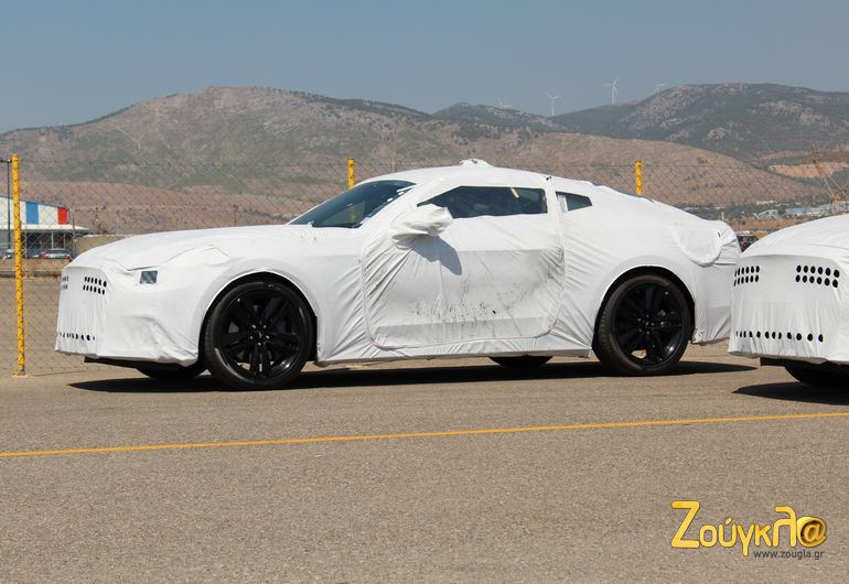 Η κουκούλα προστατεύει από τις καιρικές και όχι μόνο συνθήκες. Άλλωστε οι ιδιοκτήτες τους πρέπει να τα παραλάβουν σε τέλεια κατάσταση!!!