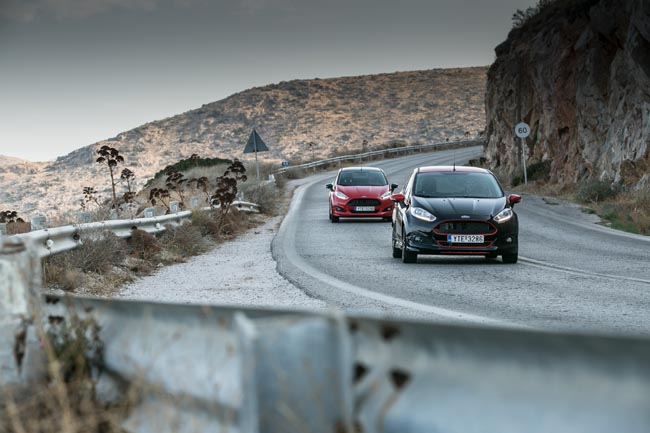 Τα δύο μικρά αλλά δυνατά Fiesta έτοιμα για άλλα... κόλπα