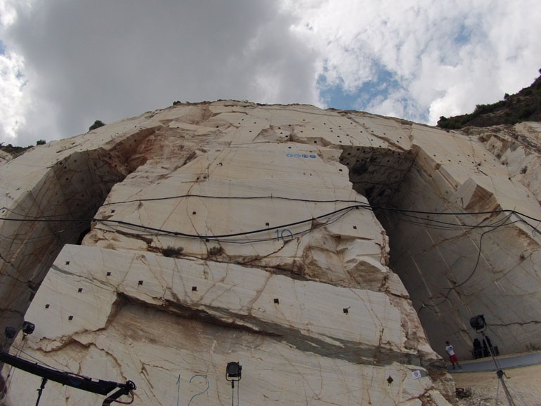 Άποψη του τεράστιου... χώρου. Δείτε πως φαίνεται ο άνθρωπος δίπλα στα μάρμαρα του λατομείου!!!