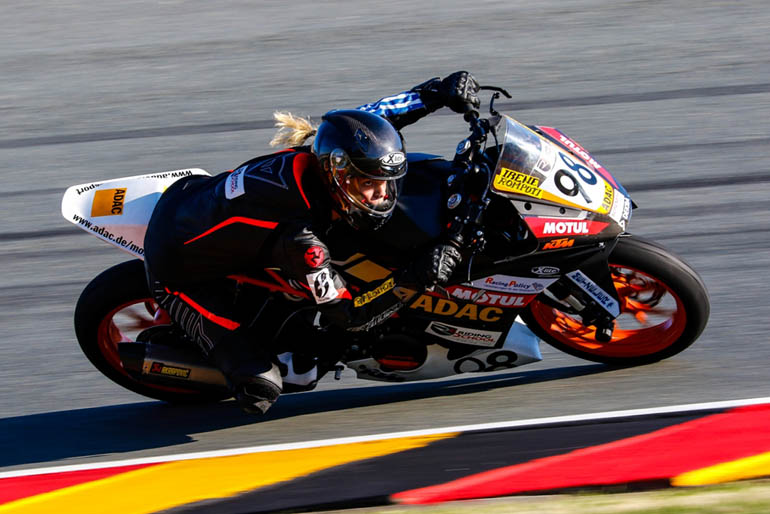 Η Ελληνίδα αναβάτης έχει τρέξει 3 φορές σε αγώνα ταχύτητας (με τον αγώνα της Γερμανίας 4)...