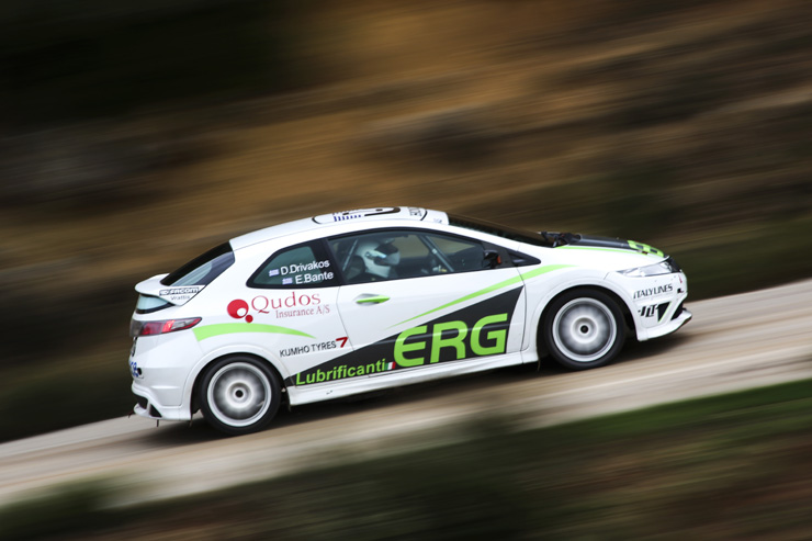 Το αγωνιστικό Type R ανεβάζσι πολύ γρήγορα ταχύτητα...